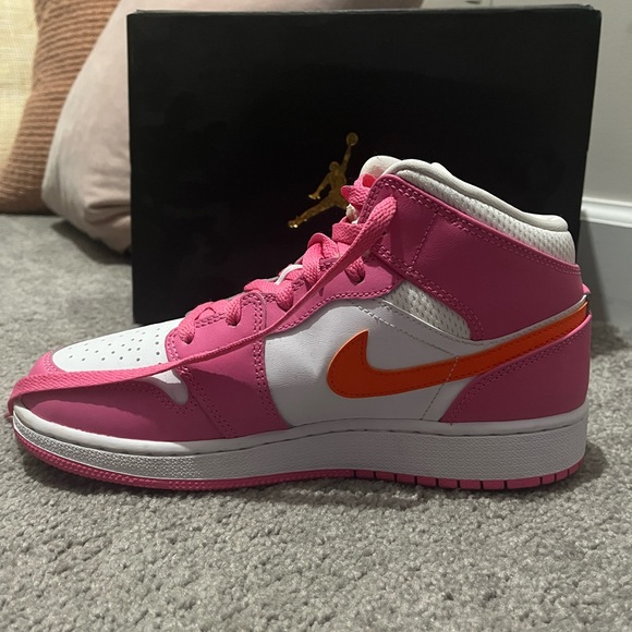 Size 6 Air Jordan’s - Picture 5 of 12